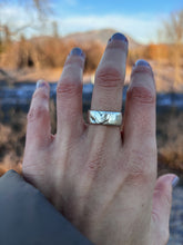 Load image into Gallery viewer, Silver Heart Size Size 6.25